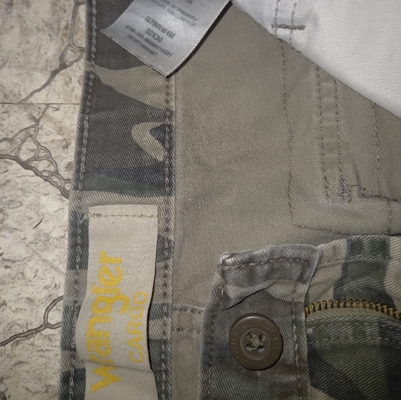 Wrangler Camo Cargos - Picture 3 of 3